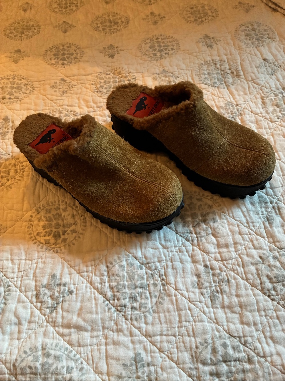 Women’s vintage Rocket Dog Cozy Faux-Shearling Slip-On Clogs - Genuine Suede